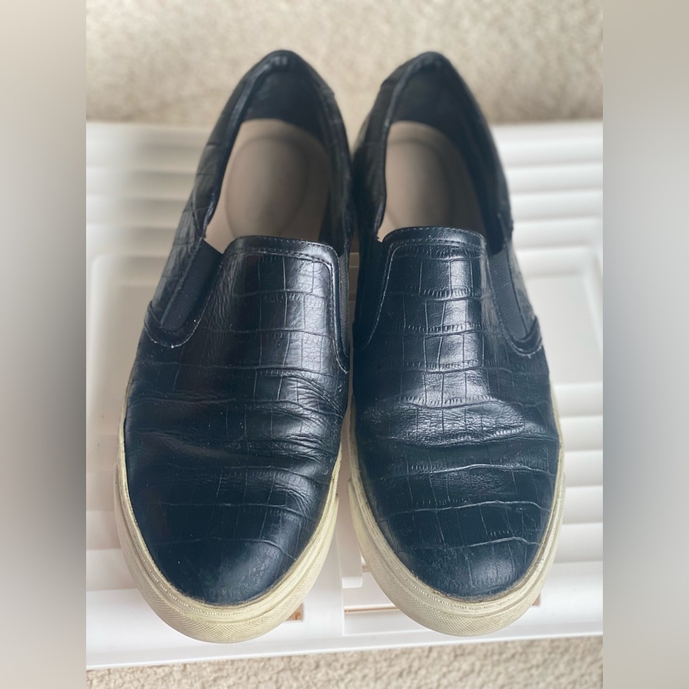 Clarks croc embossed leather loafer size 7